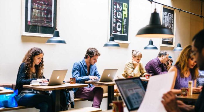 Cafenelele din Europa s-au săturat de nomazii digitali