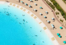 Therme are rival: s-a deschis Lagoon Park, cu plajă artificială şi relaxare ca la mare