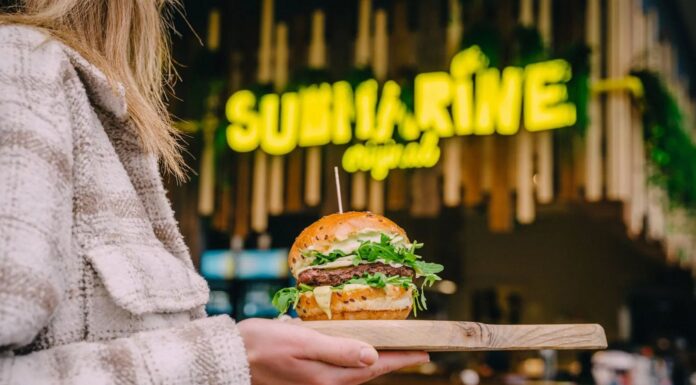 Submarine Burger cumpără VIVO Fusion Food Bar, formând un uriaș al burgerilor