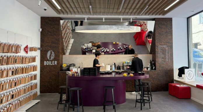 Vodafone testează un nou format de magazin: tech store și cafenea Vodafone Brașov cu cafenea Boiler
