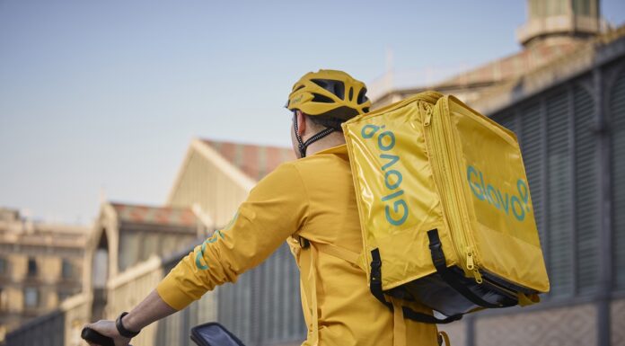 Glovo aniversează 7 ani în România; comenzi record și funcții sociale noi în aplicație Glovo aniversează 7 ani