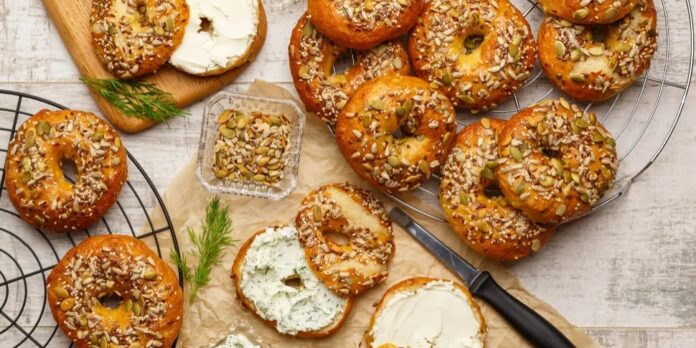 Bagels cu mix de semințe