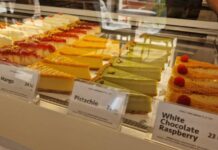 The Cheesecake House a ajuns la Bistrița; desertul Casei Regale e acum în Piața Mică Cheesecake House