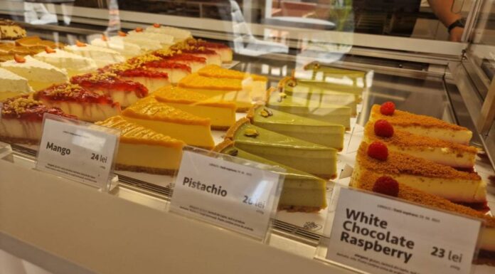 The Cheesecake House a ajuns la Bistrița; desertul Casei Regale e acum în Piața Mică Cheesecake House