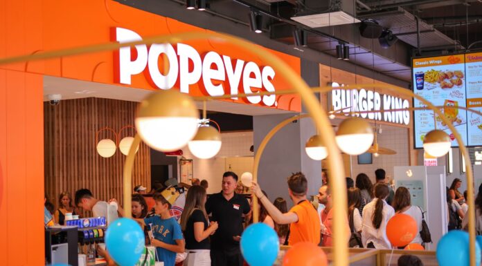 Popeyes se deschide în Sibiu joi; sandvișuri gratuite pentru primii clienți