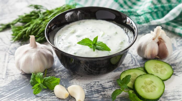 Tzatziki grecesc autentic – cum să-l faci acasă Tzatziki