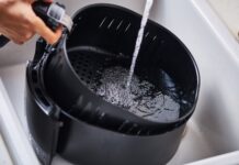 Friteuza cu aer plină de grăsime? Iată cum o cureți eficient fără chimicale Friteuza