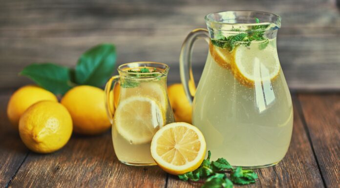 Limonadă clasică sau reinventată? Rețete simple, perfecte pentru vară 🍋 Limonadă