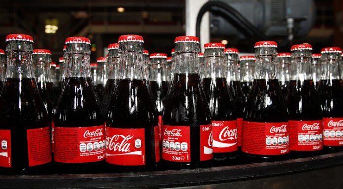 Coca-Cola schimbă rețeta în America; Trump salută decizia, fermierii protestează Coca-Cola