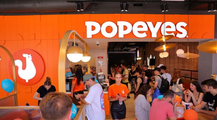 Popeyes a deschis primul restaurant din Cluj-Napoca, în prezenţa a 2000 de fani