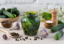 Când se pun murăturile și ce condimente alegi