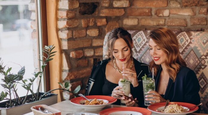 Românii ies mai rar la restaurant; iată ce arată un studiu recent Românii ies mai rar la restaurant